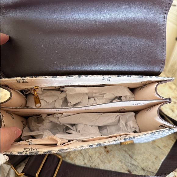 Betsy Johnson Leopard Print Women's Bag with Cowboy boot keychain - Picture 4 of 7